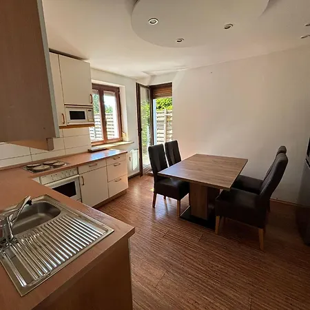 Erdgeschosswohnung Neben Schloss Blutenburg Mit Privatem Garten * מינכן