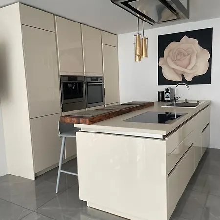Апартаменты Luxurious 2 Bedroom Old