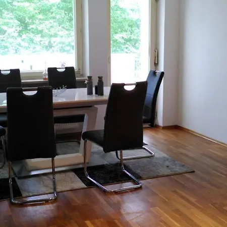 Apartament 3 Zimmer-wohnung - Fuer Arbeitsaufenthalte - Gemuetlich, Gut Gelegen Und Guenstige Wochenraten