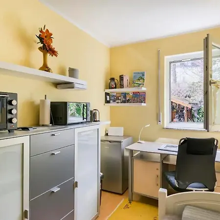 7 Min To Citycenter Subway U3 100m, Southside Singleroom Own Shower Wc, Tv, Dishes Fridge, Oven, Waterheater, Coffeemashine- Free C ,bike For Free , Next To River And Park, Many Restaurants And Supermarkets Around 200m, Nonsmoker ! ミュンヘン