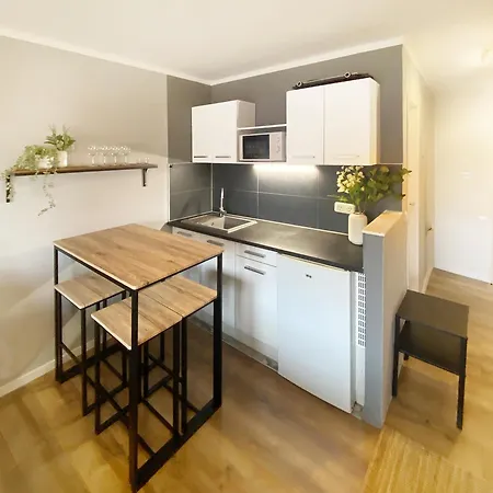 Cozy In Center Apartment *