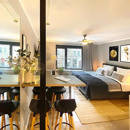 Cozy In Center Apartment *