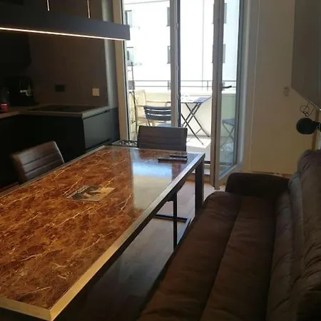 アパート Theoak Suite-Englischer Garten 2 Zimmer Apatment Ruhig & Privat Parking ミュンヘン