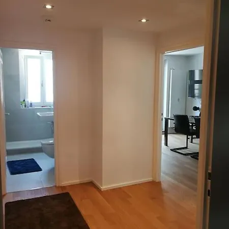アパート Theoak Suite-Englischer Garten 2 Zimmer Apatment Ruhig & Privat Parking ミュンヘン