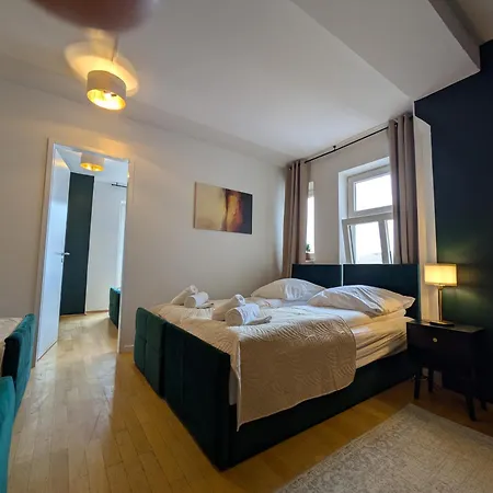Large 110 Qm, 3 Bedrooms And Very 1-12 Guests Munique
