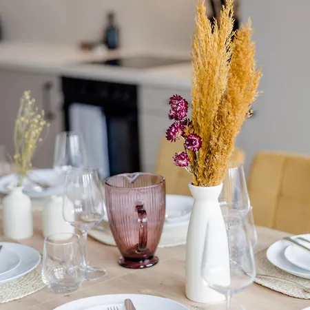 Lumen Homes - Altstadt-residenz, Direkt Im Zentrum, Geraeumiges Mit 5 Zimmern, Kueche *