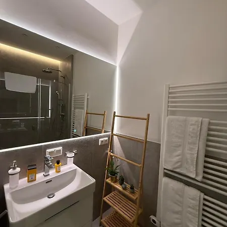 Stylish Renovated In Location