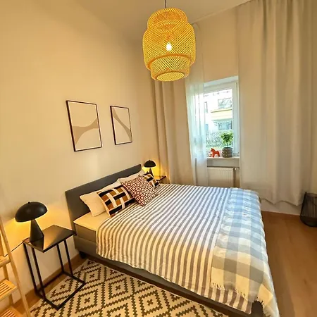 Stylish Renovated In Location Munich