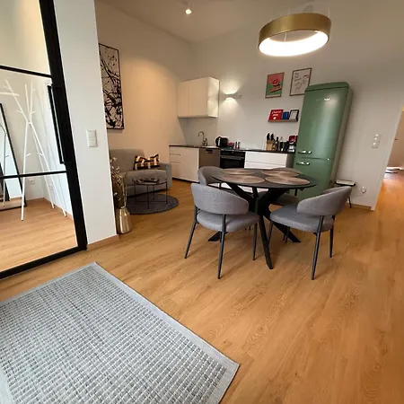 Stylish Renovated In Location