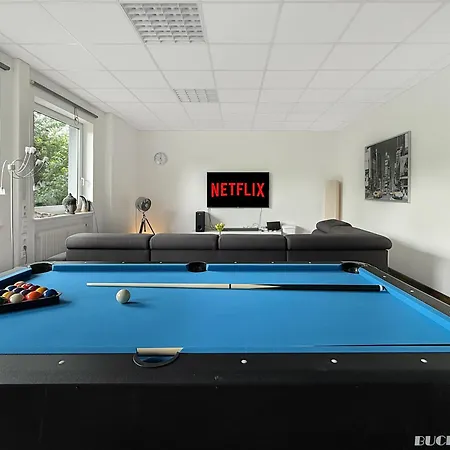 Private Escape Cinema Lounge Sleeps 17