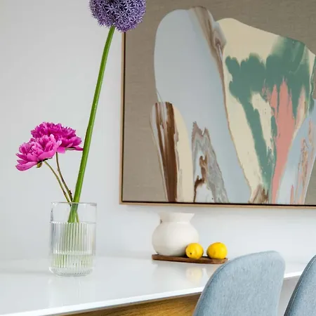 Quiet Meets Elegance In Munichs Center Apartamento Múnich