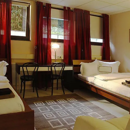 Guest house Garden House & East Park-apartments 2*