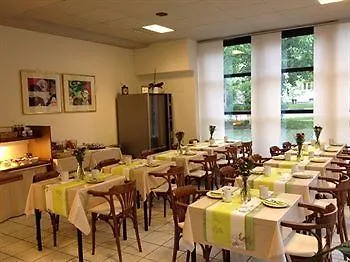 Pensión Basic Living 3*