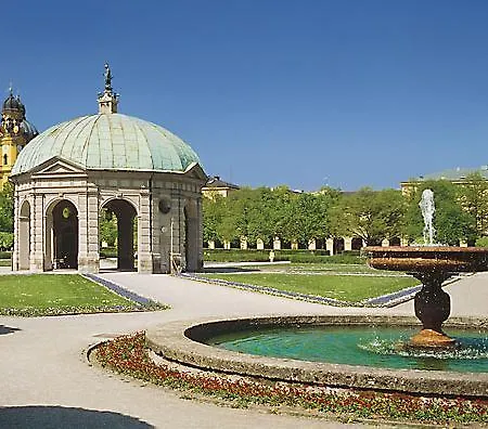 Deutsches Theater Stadtzentrum 4*