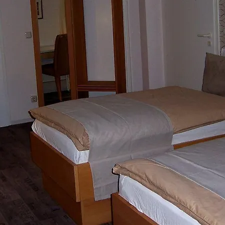 Garden House & East Park-apartments Guest house