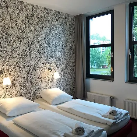 Basic Living Pensión 3*
