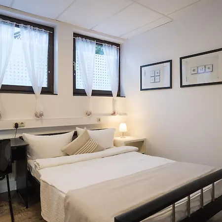 בית הארחה Garden House & East Park-apartments