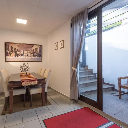 Garden House & East Park-apartments Guest house