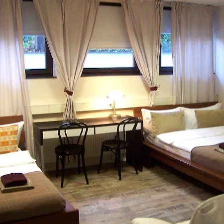 Guest house Garden House & East Park-apartments 2*