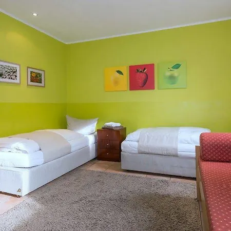 Garden House & East Park-apartments Guest house Grossdorf (Tyrol)
