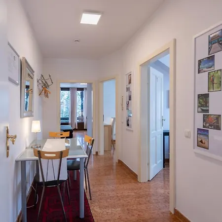 Garden House & East Park-apartments Guest house 2*