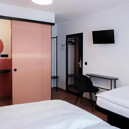 The Dot | 24/7 Checkin Hotel München
