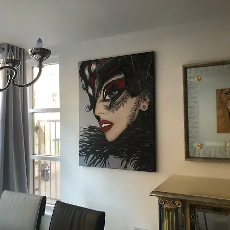 Luxurious 2 Bedroom Old Apartamento *