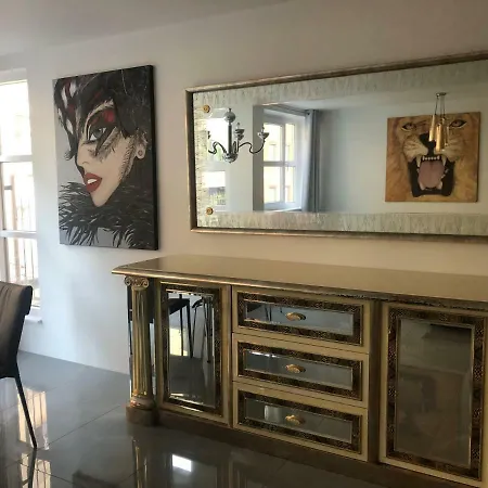 Luxurious 2 Bedroom Old Апартаменты *