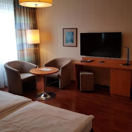 מלון Bayerischer Hof 5*