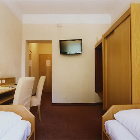 Jedermann 3*