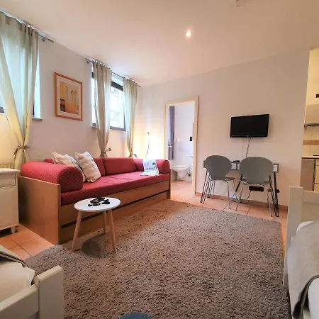 Guest house Garden House & East Park-apartments